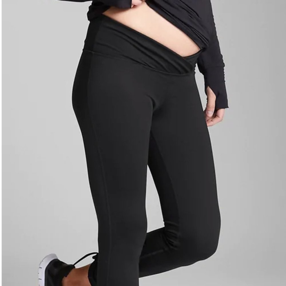 GapFit Maternity Blackout Tech Under-Belly Legging